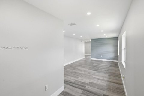 Villa ou maison à vendre à Hialeah, Floride: 3 chambres, 133.22 m2 № 2176475 - photo 3