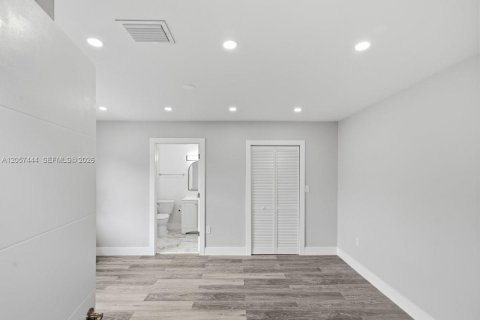 Villa ou maison à vendre à Hialeah, Floride: 3 chambres, 133.22 m2 № 2176475 - photo 18