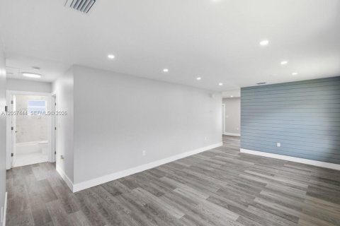 Villa ou maison à vendre à Hialeah, Floride: 3 chambres, 133.22 m2 № 2176475 - photo 5