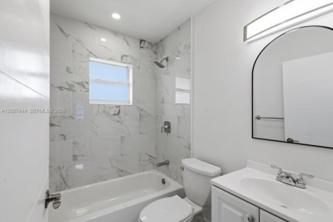 Villa ou maison à vendre à Hialeah, Floride: 3 chambres, 133.22 m2 № 2176475 - photo 17
