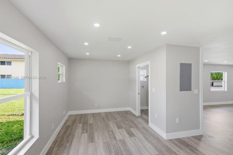 Villa ou maison à vendre à Hialeah, Floride: 3 chambres, 133.22 m2 № 2176475 - photo 13