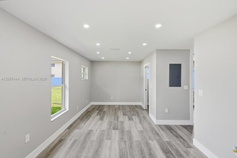 Villa ou maison à vendre à Hialeah, Floride: 3 chambres, 133.22 m2 № 2176475 - photo 11