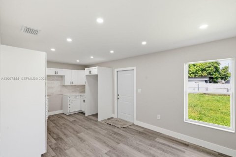 Villa ou maison à vendre à Hialeah, Floride: 3 chambres, 133.22 m2 № 2176475 - photo 7