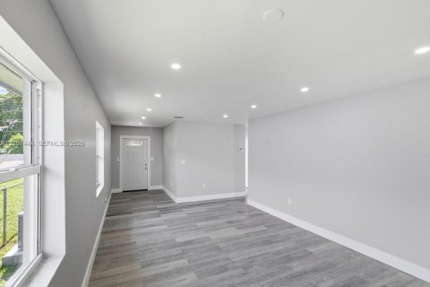 Villa ou maison à vendre à Hialeah, Floride: 3 chambres, 133.22 m2 № 2176475 - photo 2