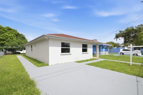 Villa ou maison à vendre à Hialeah, Floride: 3 chambres, 133.22 m2 № 2176475 - photo 26