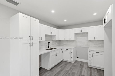 Villa ou maison à vendre à Hialeah, Floride: 3 chambres, 133.22 m2 № 2176475 - photo 9
