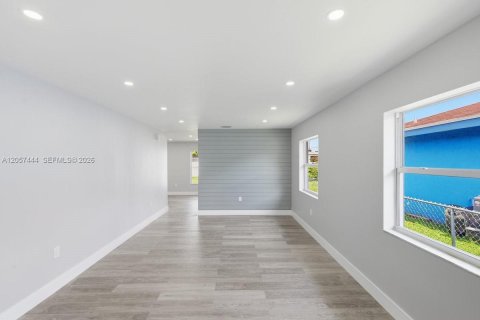 Villa ou maison à vendre à Hialeah, Floride: 3 chambres, 133.22 m2 № 2176475 - photo 4