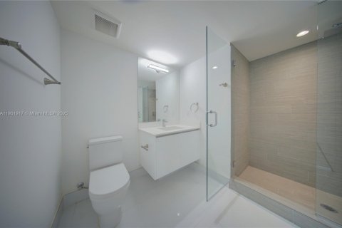 Condo in Sunny Isles Beach, Florida, 2 bedrooms  № 1953572 - photo 17