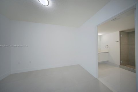 Condo in Sunny Isles Beach, Florida, 2 bedrooms  № 1953572 - photo 19