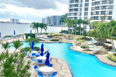 Купить кондоминиум в Авентура, Флорида 2 спальни, 126.81м2, № 1982513 - фото 1