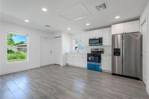 House in Stuart, Florida 2 bedrooms, 53.88 sq.m. № 2168857 - photo 4
