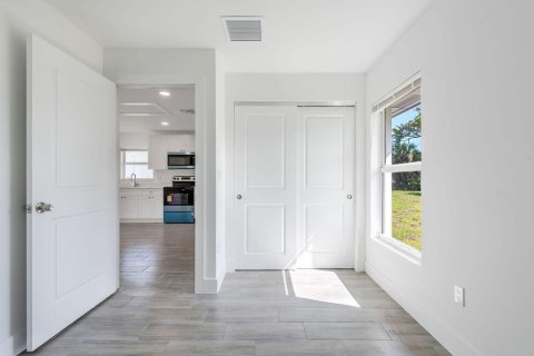 House in Stuart, Florida 2 bedrooms, 53.88 sq.m. № 2168857 - photo 10