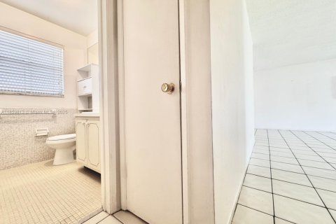 Copropriété à vendre à Hallandale Beach, Floride: 1 chambre, 66.89 m2 № 1961033 - photo 17
