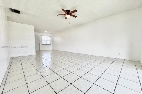 Copropriété à vendre à Hallandale Beach, Floride: 1 chambre, 66.89 m2 № 1961033 - photo 9