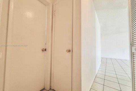 Copropriété à vendre à Hallandale Beach, Floride: 1 chambre, 66.89 m2 № 1961033 - photo 16