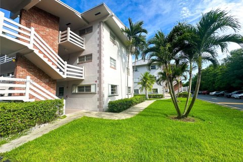 Copropriété à vendre à Hallandale Beach, Floride: 1 chambre, 66.89 m2 № 1961033 - photo 3