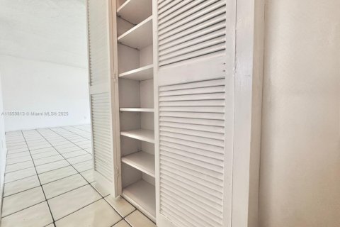 Copropriété à vendre à Hallandale Beach, Floride: 1 chambre, 66.89 m2 № 1961033 - photo 18