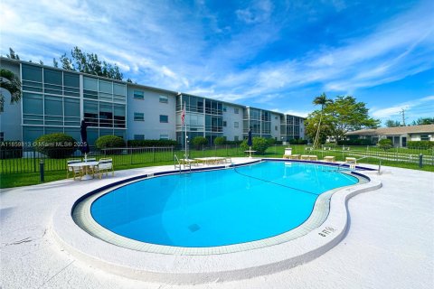 Copropriété à vendre à Hallandale Beach, Floride: 1 chambre, 66.89 m2 № 1961033 - photo 6