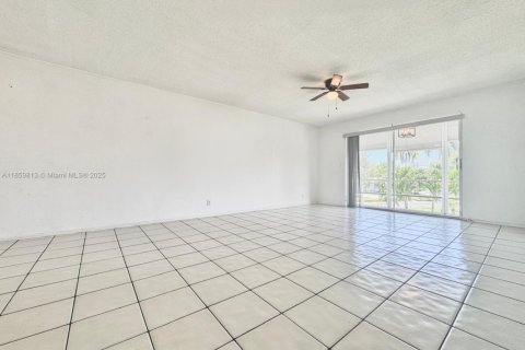 Copropriété à vendre à Hallandale Beach, Floride: 1 chambre, 66.89 m2 № 1961033 - photo 13