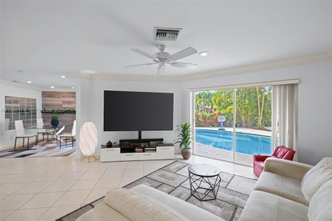 House in Lighthouse Point, Florida 3 bedrooms, 190.08 sq.m. № 1989008 - photo 15