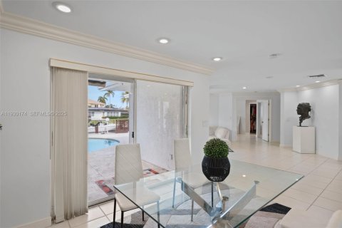 House in Lighthouse Point, Florida 3 bedrooms, 190.08 sq.m. № 1989008 - photo 7