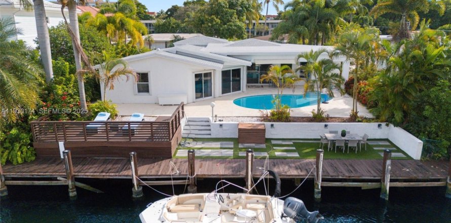 House in Lighthouse Point, Florida 3 bedrooms, 190.08 sq.m. № 1989008