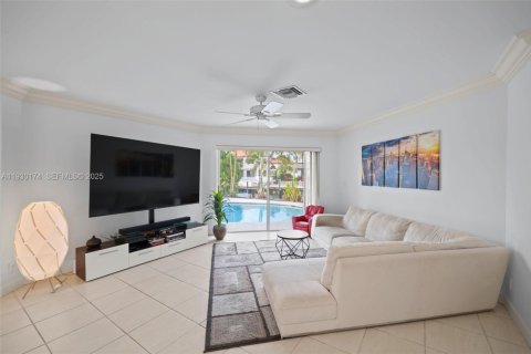 House in Lighthouse Point, Florida 3 bedrooms, 190.08 sq.m. № 1989008 - photo 14