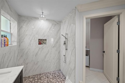 House in Lighthouse Point, Florida 3 bedrooms, 190.08 sq.m. № 1989008 - photo 22