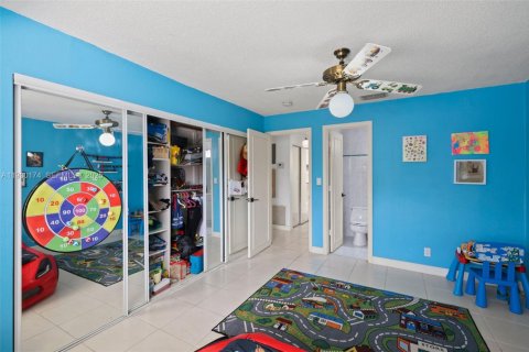 House in Lighthouse Point, Florida 3 bedrooms, 190.08 sq.m. № 1989008 - photo 25