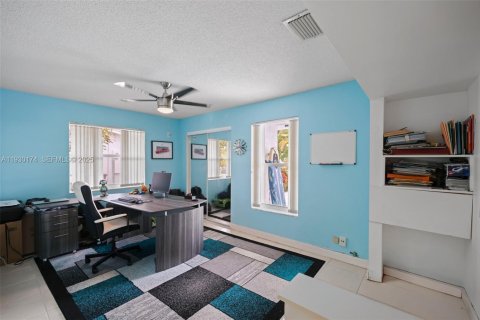 House in Lighthouse Point, Florida 3 bedrooms, 190.08 sq.m. № 1989008 - photo 27