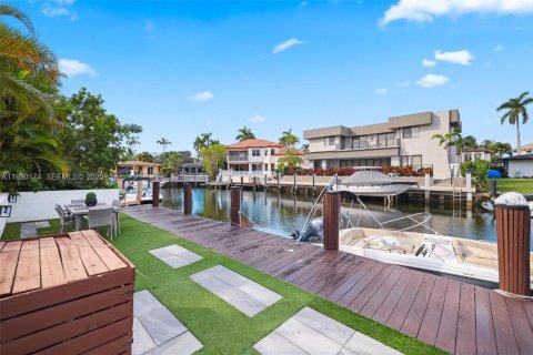 House in Lighthouse Point, Florida 3 bedrooms, 190.08 sq.m. № 1989008 - photo 30