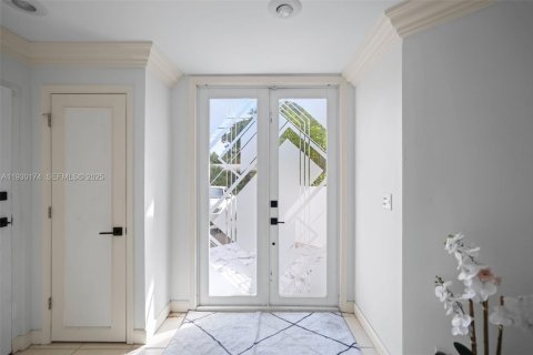 House in Lighthouse Point, Florida 3 bedrooms, 190.08 sq.m. № 1989008 - photo 5