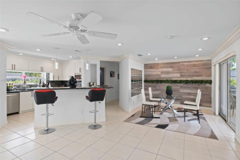 House in Lighthouse Point, Florida 3 bedrooms, 190.08 sq.m. № 1989008 - photo 10