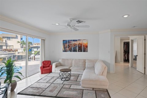 House in Lighthouse Point, Florida 3 bedrooms, 190.08 sq.m. № 1989008 - photo 13