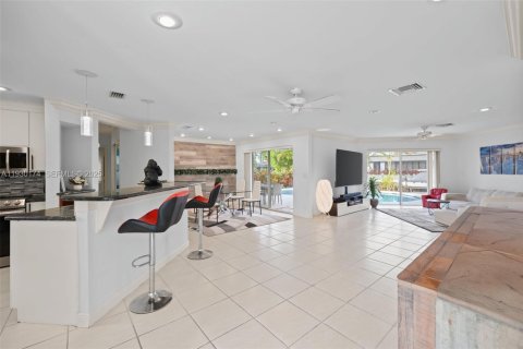 House in Lighthouse Point, Florida 3 bedrooms, 190.08 sq.m. № 1989008 - photo 8