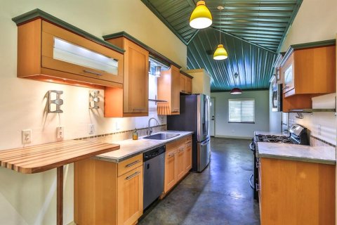 House in Edgewater, Florida 2 bedrooms, 112.23 sq.m. № 2258305 - photo 9