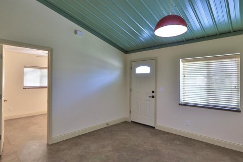 House in Edgewater, Florida 2 bedrooms, 112.23 sq.m. № 2258305 - photo 5