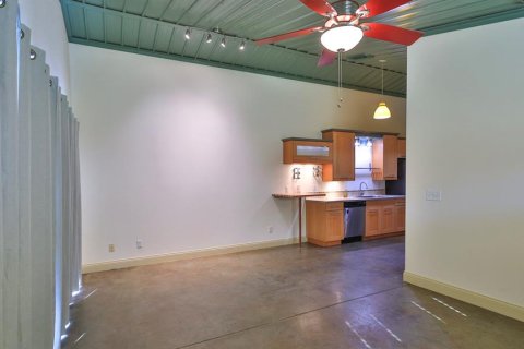 House in Edgewater, Florida 2 bedrooms, 112.23 sq.m. № 2258305 - photo 14