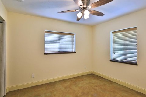 House in Edgewater, Florida 2 bedrooms, 112.23 sq.m. № 2258305 - photo 16
