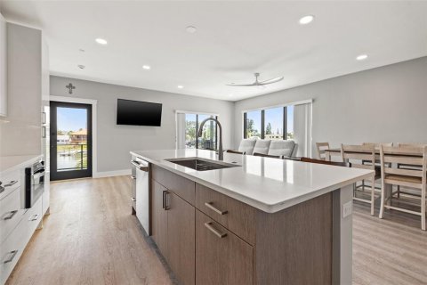 Copropriété à louer à Treasure Island, Floride: 3 chambres, 151.99 m2 № 1899153 - photo 6
