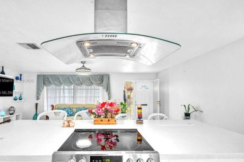 Villa ou maison à vendre à Tamarac, Floride: 2 chambres, 116.03 m2 № 2062872 - photo 9