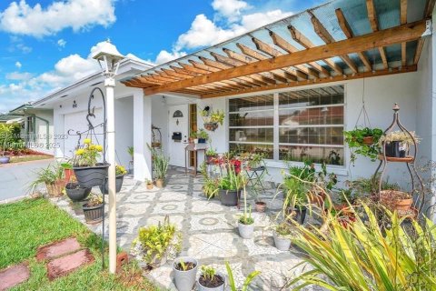 Villa ou maison à vendre à Tamarac, Floride: 2 chambres, 116.03 m2 № 2062872 - photo 3