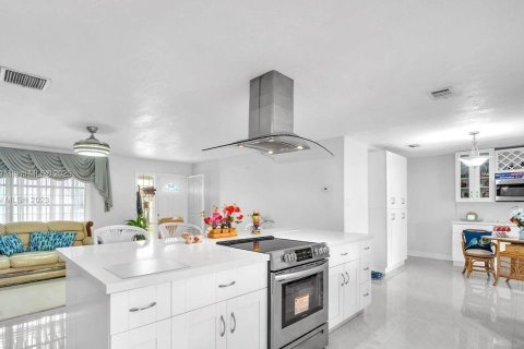 Villa ou maison à vendre à Tamarac, Floride: 2 chambres, 116.03 m2 № 2062872 - photo 6