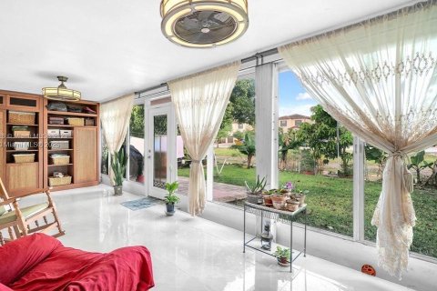 Купить виллу или дом в Тамарак, Флорида 2 спальни, 116.03м2, № 2062872 - фото 26