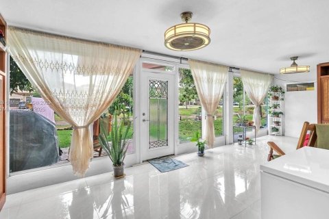 Villa ou maison à vendre à Tamarac, Floride: 2 chambres, 116.03 m2 № 2062872 - photo 17