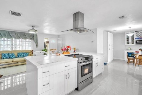 Villa ou maison à vendre à Tamarac, Floride: 2 chambres, 116.03 m2 № 2062872 - photo 12