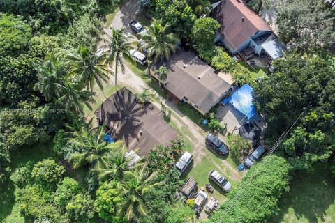 Propiedad comercial en venta en Miami, Florida, 125.6 m2 № 1949693 - foto 2