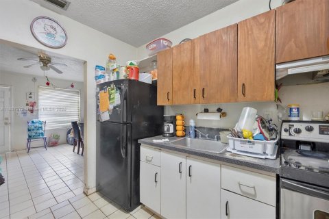 Propiedad comercial en venta en Miami, Florida, 125.6 m2 № 1949693 - foto 12