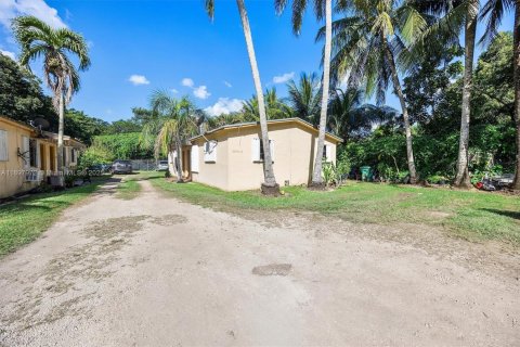 Propiedad comercial en venta en Miami, Florida, 125.6 m2 № 1949693 - foto 6