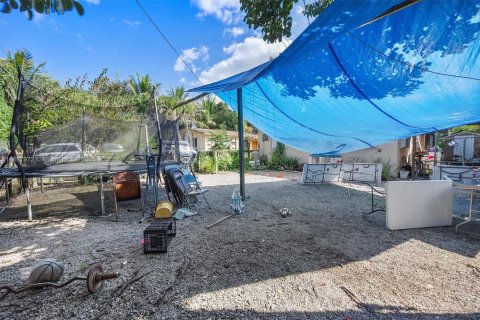 Propiedad comercial en venta en Miami, Florida, 125.6 m2 № 1949693 - foto 27